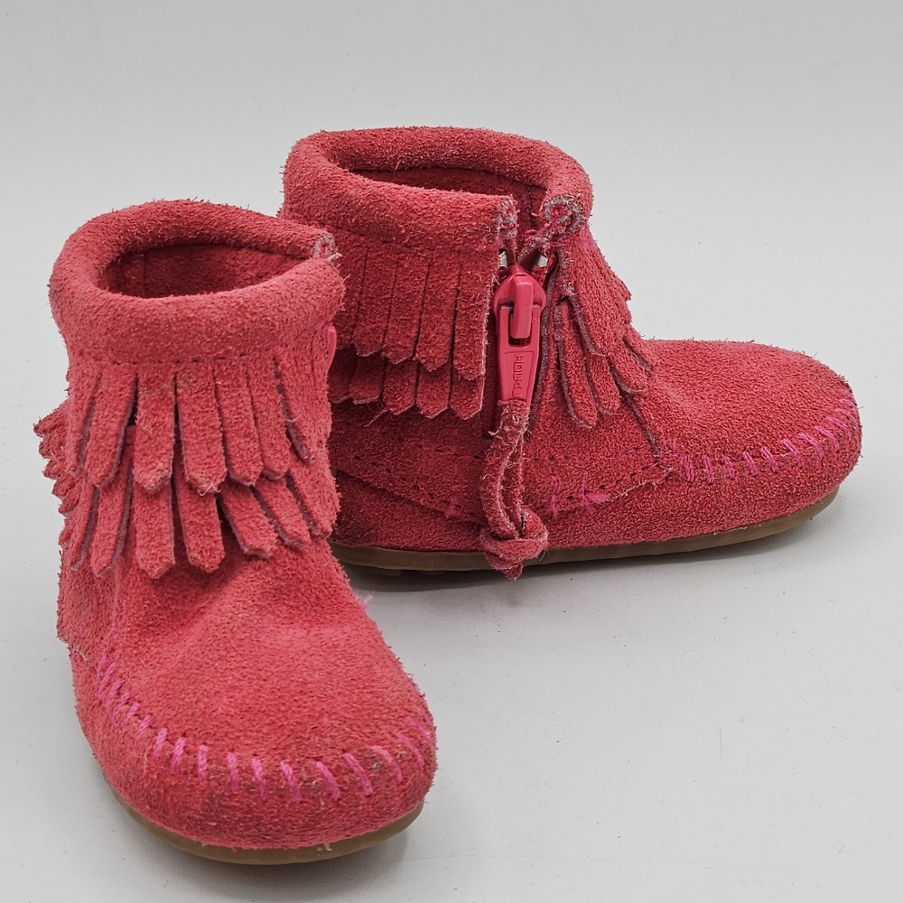 Minnetonka pink suede double Fringe baby booties size 2